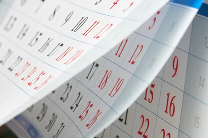 Flipping of calendar sheets with black and red numbersFlipping of sheets of calendar with black and red numbersIndexador: Sergei Fedulov                  Fonte: 135492941<!-- NICAID(15945535) -->