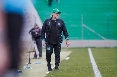 Fernando Alves / EC Juventude / Divulgação Juventude, do técnico Luciano Brandalise, disputa contra o São Paulo, a última partida como mandante na primeira fase do Brasileirão Feminino.<!-- NICAID(16059815) -->