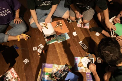 Livro  reúne relatos de experiência de arte-educação com comunidade surda<!-- NICAID(16022775) -->