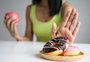 Jejum para compensar a comilança? Entenda o que define a alimentação saudável