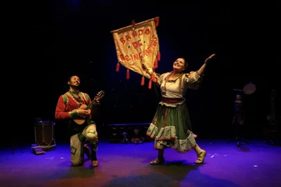Peteca, Pião e Pique-Pessoa são os personagens do próximo espetáculo do Téti - Teatro em Família<!-- NICAID(14909035) -->