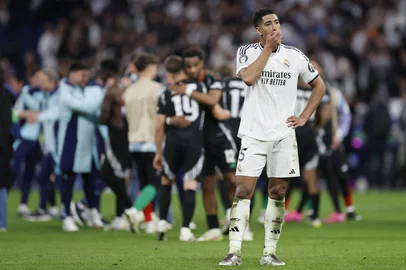 Real Madrid's English midfielder #05 Jude Bellingham reacts at the end of the UEFA Champions League quarter final second leg football match between Real Madrid CF and Arsenal at Santiago Bernabeu Stadium in Madrid on April 16, 2025. (Photo by OSCAR DEL POZO / AFP)<!-- NICAID(16018522) -->