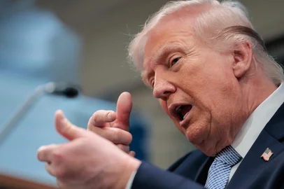 US President Donald Trump gestures as he speaks about the conflict in Iran in the James S. Brady Press Briefing Room of the White House on April 6, 2026, in Washington, DC. (Photo by Kent Nishimura / AFP)<!-- NICAID(16259916) -->