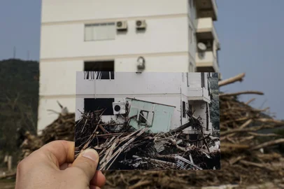 Mucum, RS, Brasil, 03-09-2024: Foto de setembro de 2023 de edificio atingido pela enchente sobreposta no mesmo cenario na cidade de Mucum em setembro de 2024. Ha um ano, a pequena cidade do Vale do Taquari foi devastada pela enchente e pelo menos 15 pessoas morreram no  municipio. Foto: Mateus Bruxel / Agencia RBSIndexador: MATEUS BRUXEL<!-- NICAID(15857102) -->