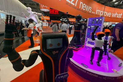 Robôs humanoides na feira de Hannover<!-- NICAID(16269978) -->