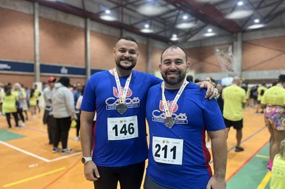 Corrida para visibilidade da adoção reúne mais de mil pessoas em Porto Alegre<!-- NICAID(16039636) -->