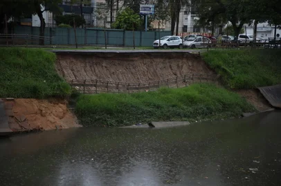 Porto Alegre, RS, Brasil - 12/09/2023 - Queda de taludes no Arroio Dilúvio. Na foto: Planetário. (Anselmo Cunha/Agência RBS)<!-- NICAID(15538415) -->
