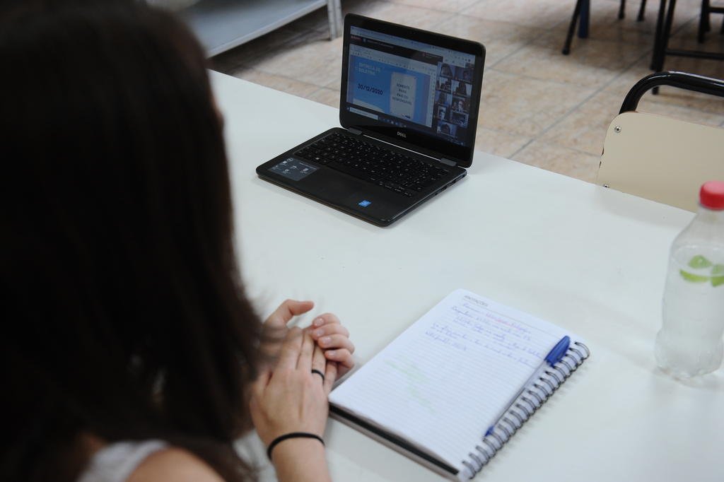 MEC suspende cria&ccedil;&atilde;o de cursos a dist&acirc;ncia at&eacute; 2025 e fixa prazo para novas regras