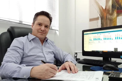 Flávio Augusto Vianna<!-- NICAID(15156771) -->