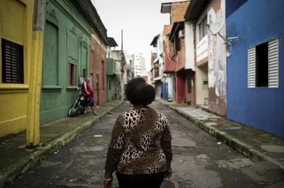 Porto Alegre, RS, Brasil, 26-07-2023: Eunice da Silva Soares, 78, moradora do Quilombo urbano Areal da Baronesa, na Avenida Luiz Guaranha, no bairro Menino Deus. IBGE divulga em breve resultados do Censo 2022, que inclui dados sobre população quilombola. Foto: Mateus Bruxel / Agência RBS<!-- NICAID(15492718) -->