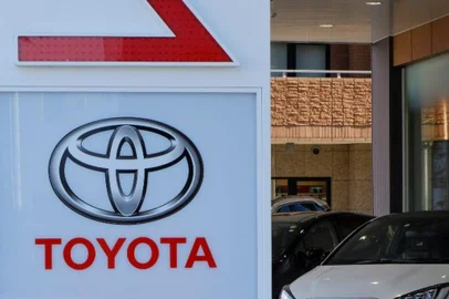 (FILES) This file photo taken on February 9, 2022 shows the logo of Japan's Toyota Motor displayed at a dealership in Tokyo. - Japan's government said on March 1, 2022 that a cyber attack was behind disruption at a Toyota supplier that forced the top-selling automaker to halt operations at domestic plants for a day. (Photo by Kazuhiro NOGI / AFP)<!-- NICAID(15029660) -->