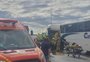 Colisão entre dois ônibus no acesso a Porto Alegre deixa feridos e bloqueia a freeway