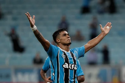 Porto Alegre, RS, Brasil, 08-04-2025: Grêmio vs Atlético Grau pela Copa Sul-Americana, na Arena. Gol de Arezo, no 1-0.  Foto: Renan Mattos / Agência RBS<!-- NICAID(16013032) -->