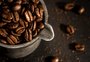 Cafeína faz bem? Conheça os benefícios e os riscos