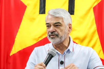 Coletiva de imprensa do presidente nacional do PT, senador Humberto Costa. <!-- NICAID(16010472) -->