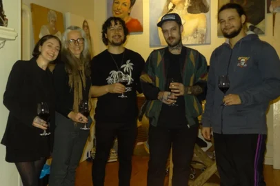 Vai rolar nesta sexta-feira (13/12), às 19h, a 1ª edição da oficina de desenho Modelo Vivo. A atividade é promovida pelo Estúdio Rito e ocorre na sede do coletivo (Rua Marquês do Herval, 1.086, sobreloja, Centro - Caxias). A oficina será ministrada pelo artista plástico Rafael Dambros.<!-- NICAID(15934306) -->