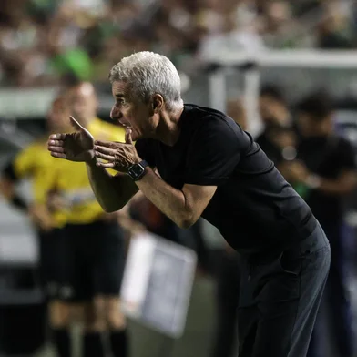 CAXIAS DO SUL, RS, BRASIL, 22-02-2026: Juventude x Grêmio: a partida de volta é válida pela semifinal do Gaúcho. Na foto, o Técnico do Grêmio, Luís Castro. Fotos: Renan Mattos/Agência RBS<!-- NICAID(16230792) -->