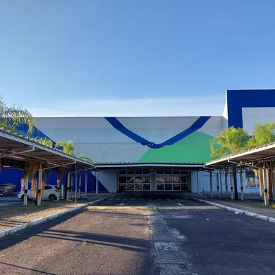 O que está sendo utilizado no espaço do antigo big da sertório.<!-- NICAID(16032181) -->