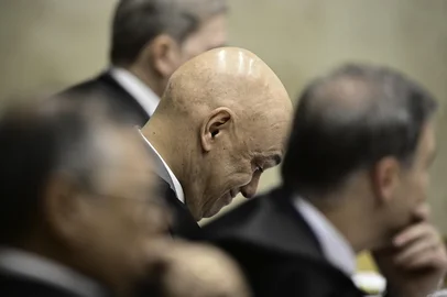 TON MOLINA / FOTOARENA/ESTADÃO CONTEÚDO SESSÃO PLENÁRIA STFDF - SESSÃO/PLENÁRIA STF - POLÍTICA - Foto, Alexandre de Moraes, Ministro do Supremo Tribunal Federal. Nesta quarta (26) o Ministro Alexandre de Moraes participa da Sessão Plenária do STF um dia após concluir a ação contra o Ex-presidente Jair Bolsonaro e demais réus do ?núcleo 1? da tentativa de golpe. 26/11/2025 - Foto: TON MOLINA/FOTOARENA/FOTOARENA/ESTADÃO CONTEÚDOEditoria: POLÍTICALocal: BRASÍLIAIndexador: TON MOLINAFonte: 2848890Fotógrafo: FOTOARENA<!-- NICAID(16175229) -->