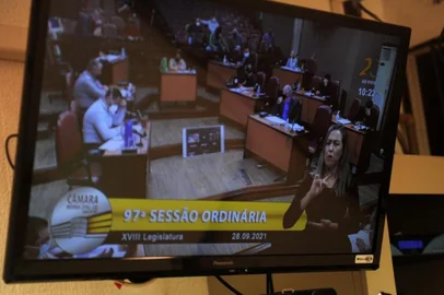 Sessões ordinárias, extraordinárias e audiências públicas transmitidas pela TV Câmara tem a participação de duas profissionais<!-- NICAID(14940030) -->