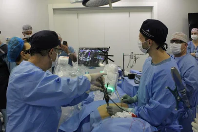 Cirurgia robótica da coluna é realizada em Porto Alegre<!-- NICAID(15821401) -->