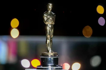 PARIS,  – APRIL 26: An Oscar statue is seen during a screening of the Oscars on April 26, 2021 in Paris, .   Lewis Joly-Pool/Getty Images/AFP (Photo by POOL / GETTY IMAGES NORTH AMERICA / Getty Images via AFP)<!-- NICAID(14766525) -->