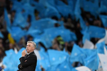 Real Madrid's Italian coach Carlo Ancelotti reacts during the UEFA Champions League second leg semi-final football match between Manchester City and Real Madrid at the Etihad Stadium in Manchester, north west England, on May 17, 2023. Manchester City won the match 4-0. (Photo by Oli SCARFF / AFP)Editoria: SPOLocal: ManchesterIndexador: OLI SCARFFSecao: soccerFonte: AFPFotógrafo: STF<!-- NICAID(15455212) -->