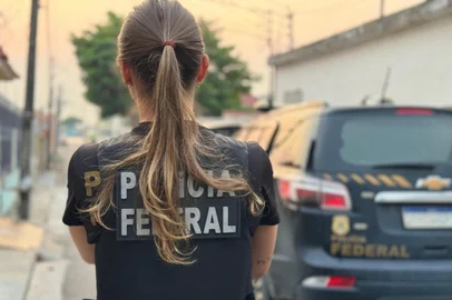Nesta quarta-feira, 13/8, a Polícia Federal deflagrou a Operação Recupera com o objetivo de desarticular uma organização criminosa especializada em fraudes contra o Instituto Nacional do Seguro Social (INSS).Na ação de hoje, que conta com o apoio do Ministério Público Federal e da CAIXA, policiais federais cumprem seis mandados de busca e apreensão, além de medidas de bloqueio e indisponibilidade de bens e ativos no valor estimado de R$ 3 milhões. As ordens judiciais foram expedidas pela Justiça Federal e são cumpridas na cidade do Rio de Janeiro/RJ e em Florianópolis/SC e Tubarão/SC.<!-- NICAID(16100478) -->