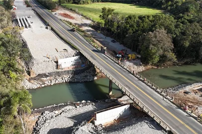 Obras de duplicação da BR-386 alteram trânsito entre Tio Hugo e Soledade<!-- NICAID(16089744) -->