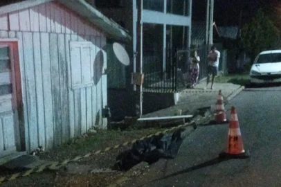 Homem é morto a facadas em Flores da Cunha; suspeito foi preso.<!-- NICAID(16004553) -->