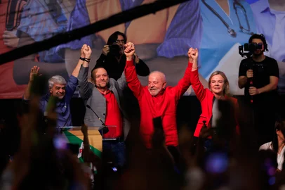 17° ENCONTRO NACIONAL PTDF - GOVERNO LULA/PT/EDINHO SILVA - POLÍTICA - O presidente da República Luiz Inácio Lula da Silva, acompanhado da primeira-dama, Janja da Silva, participou do 17°   Encontro Nacional do Partido dos Trabalhadores (PT) realizado no Centro de convenções Brasil 21, em Brasí­lia (DF), neste   domingo, 3 de agosto de 2025. O evento contou com a participação de cerca de 1.000 delegados e delegadas de todos os estados   do paí­s. Nesse  encontro, a nova direção do Partido, tendo Edinho Silva como presidente, tomou posse.Importantes lideranças   do Partido como Gleisi Hoffman, Zé Dirceu e Humberto Costa estiveram presentes.   03/08/2025 - Foto: WILTON JUNIOR/ESTADÃO CONTEÚDOEditoria: POLÍTICALocal: BRASÍLIAIndexador: WILTON JUNIORFonte: ESTADAO CONTEUDOFotógrafo: ESTADÃO CONTEÚDO<!-- NICAID(16093613) -->
