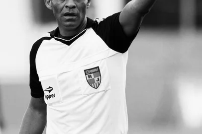 Conhecido como Índio, o ex-árbitro de futebol Luís Antônio Santos morreu na madrugada desta quarta-feira (3), aos 55 anos. Ele estava internado em estado gravíssimo desde julho em tratamento de um câncer.<!-- NICAID(16180197) -->
