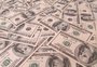 Em semana marcada por tarifaços, dólar fecha a sexta-feira cotado a R$ 5,87