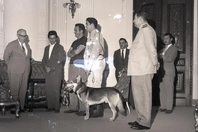 Visita diretor e elenco da série O Vigilante Rodoviário ao governador do RS Ildo Meneghetti em 20 de março de 1963<!-- NICAID(15734291) -->