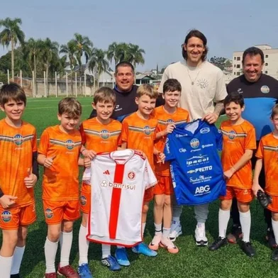 Cássio visita o Veranópolis e acompanha treino do filho na categoria sub-11<!-- NICAID(15858039) -->