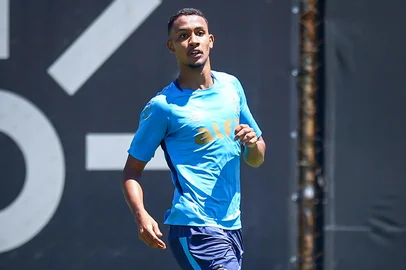 RS - FUTEBOL/ TREINO GREMIO 2025 - ESPORTES - Jogadores do Gremio realizam treino tÃ©cnico durante a manha desta quarta-feira, no CT Luiz Carvalho, na preparaÃ§Ã£o para a partida valida pelo Campeonato Brasileiro 2025. Na foto, André Henrique. FOTO: LUCAS UEBEL/GREMIO FBPA<!-- NICAID(16151765) -->