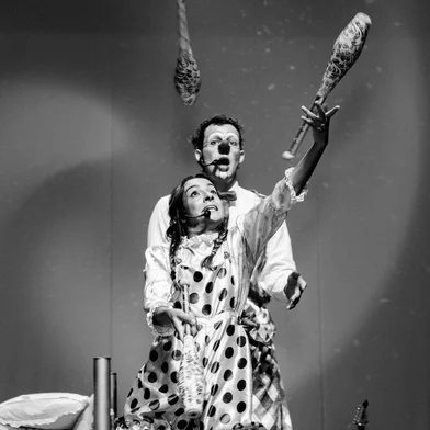 A Unidade de Teatro e Circo da Secretaria Municipal da Cultura (SMC) promove em parceria com a Circus Magic Show, e com o apoio da Tem Gente Teatrando, Cia. Garagem de Teatro e Grupo Ueba Produtos Notáveis, a “1ª Convenção Pirilampo de Artes Circenses”, que acontece de 24 a 28 de julho, no Centro de Cultura Dr. Henrique Ordovás Filho, e no Ponto de Cultura UAB Cultural. <!-- NICAID(15484351) -->