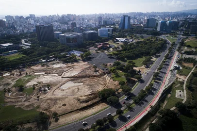 Porto Alegre, RS, Brasil, 12-05-2023: Obras no Parque da Orla, o Parque Mauricio Sirotsky Sobrinho (Parque da Harmonia). Foto: Mateus Bruxel / Agencia RBSLocal: Lagoa dos PatosIndexador: MATEUS BRUXEL<!-- NICAID(15426852) -->