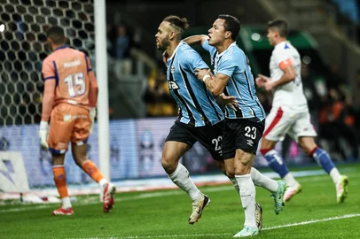 PORTO ALEGRE, RS, BRASIL, 29-07-2025: Grêmio x Fortaleza em partida atrasada válida pela 14ª rodada do Campeonato Brasileiro. O tricolor de Mano Menezes busca uma vitória após uma série de resultados negativos no Brasileirão. Foto: Duda Fortes / Agência RBS<!-- NICAID(16090363) -->