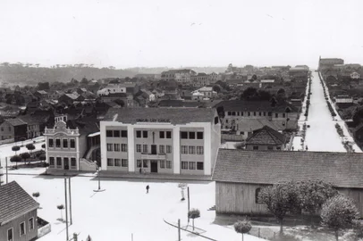 Retratos Antigos. Memória 112. Colégio São Carlos, na década de 1940. <!-- NICAID(8457216) -->