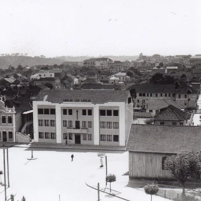 Retratos Antigos. Memória 112. Colégio São Carlos, na década de 1940. <!-- NICAID(8457216) -->