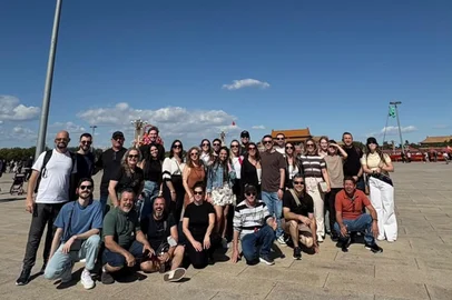 Raroh Marketing de Relacionamento / Divulgação Treze empresas de Caxias do Sul estão na China para participar da Canton Fair. O grupo integra uma robusta missão empresarial brasileira com mais de 110 participantes. A viagem é promovida pela Visione Comex em parceria com a Mediolanum Tour Operator.<!-- NICAID(16387901) -->