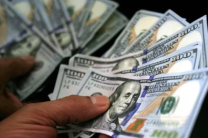 Dolar comercial atinge a maior baixa do ano de 2014.PORTO ALEGRE, RS, BRASIL, 10-09-2015 : Efeitos da disparada do dólar. (Foto: Marcos Santos/USP Imagens)Local: SÃ£o PauloIndexador: Carlos Severo/ Fotos PÃºblicasFotógrafo: Dolar comercial atinge a maior b<!-- NICAID(11676071) -->
