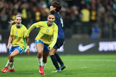 Brasil x Japão<!-- NICAID(16049841) -->