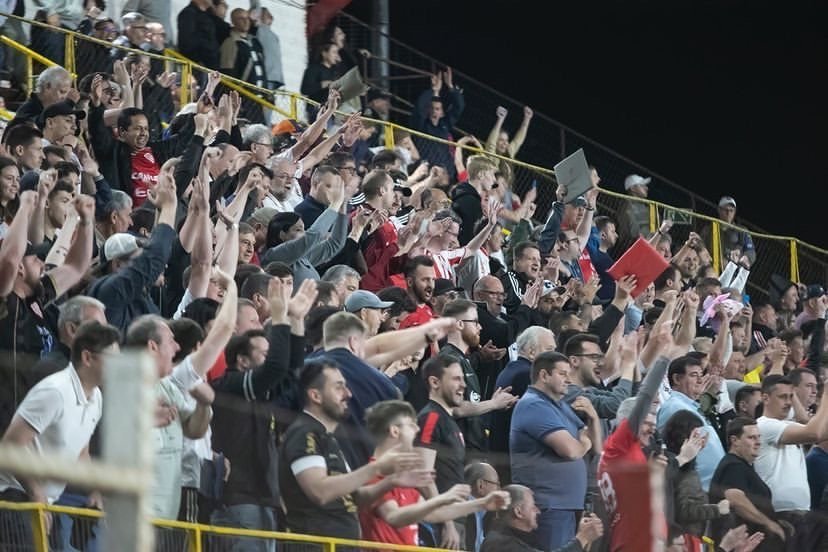 Torcida colorada esgota ingressos de visitantes para jogo contra o São ...