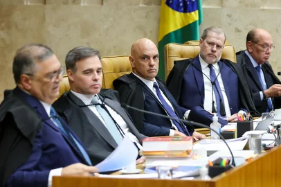 BRASÍLIA, DF, BRASIL, 15-09-2026: O plenário do Supremo Tribunal Federal (STF) se reúne nesta terça-feira (15) para analisar relatório sobre a ligação do ministro Alexandre de Moraes com o banqueiro Daniel Vorcaro, ex-dono do Banco Master, e decidir se o ministro será investigado. Na corte, espera-se que as tensões cheguem ao ápice, sem espaço para pacificação. Ao iniciar a sessão, o presidente do STF, Edson Fachin, mencionou o período difícil pelo qual passa a corte e destacou que o Supremo não deve julgar pessoas, mas, sim, fatos. "A decisão pertence ao plenário, não a um ministro individualmente", declarou. O procurador Paulo Gonet, que foi citado por Vorcaro em mensagens, também participa da sessão. Foto: Gustavo Moreno/STFIndexador: Gustavo Moreno/STF<!-- NICAID(16366438) -->