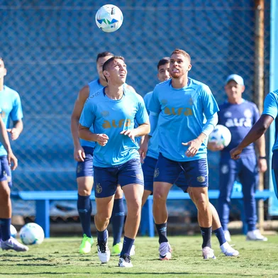 RS - FUTEBOL/ TREINO GREMIO 2025 - ESPORTES - Jogadores do Gremio realizam treino tÃ©cnico durante a manha desta terca-feira, no CT Luiz Carvalho, na preparaÃ§Ã£o para a partida valida pelo Conmebol Sul-Americana 2025. Na foto, Monsalve e Cuéllar. FOTO: LUCAS UEBEL/GREMIO FBPA<!-- NICAID(16031207) -->