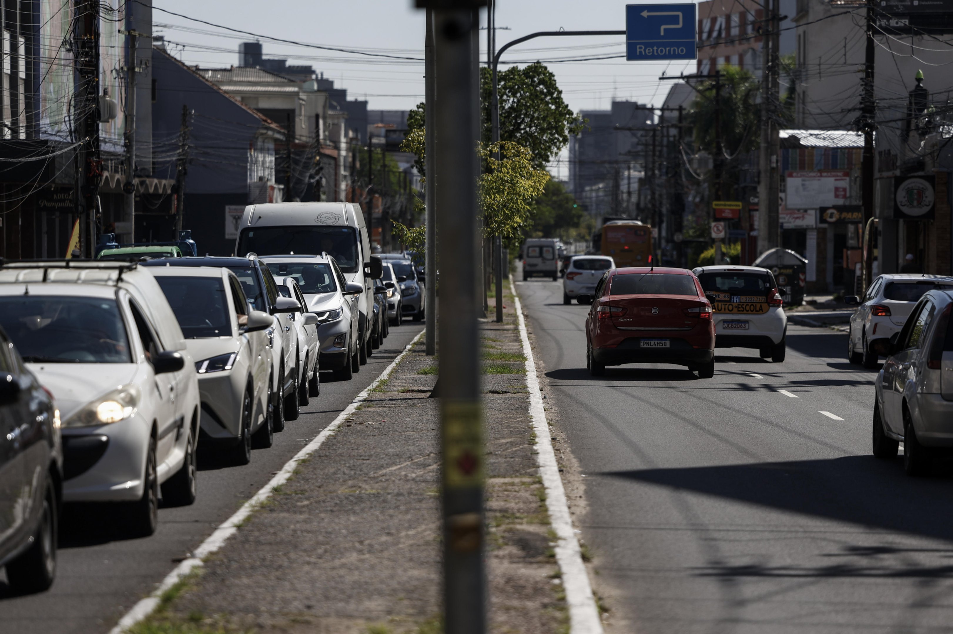 Avenida que abrigou cinemas cl&aacute;ssicos de Porto Alegre est&aacute; hoje com mais de cem lojas de rua fechadas: "Pior fase"