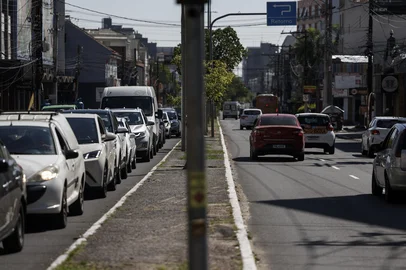 PORTO ALEGRE, RS, BRASIL, 03-03-2026: Conhecida por ter abrigado cinemas e lojas, Av Benjamin Constant tem mais de 100 lojas de rua desocupadas. Fotos: Duda Fortes/Agencia RBS<!-- NICAID(16237066) -->
