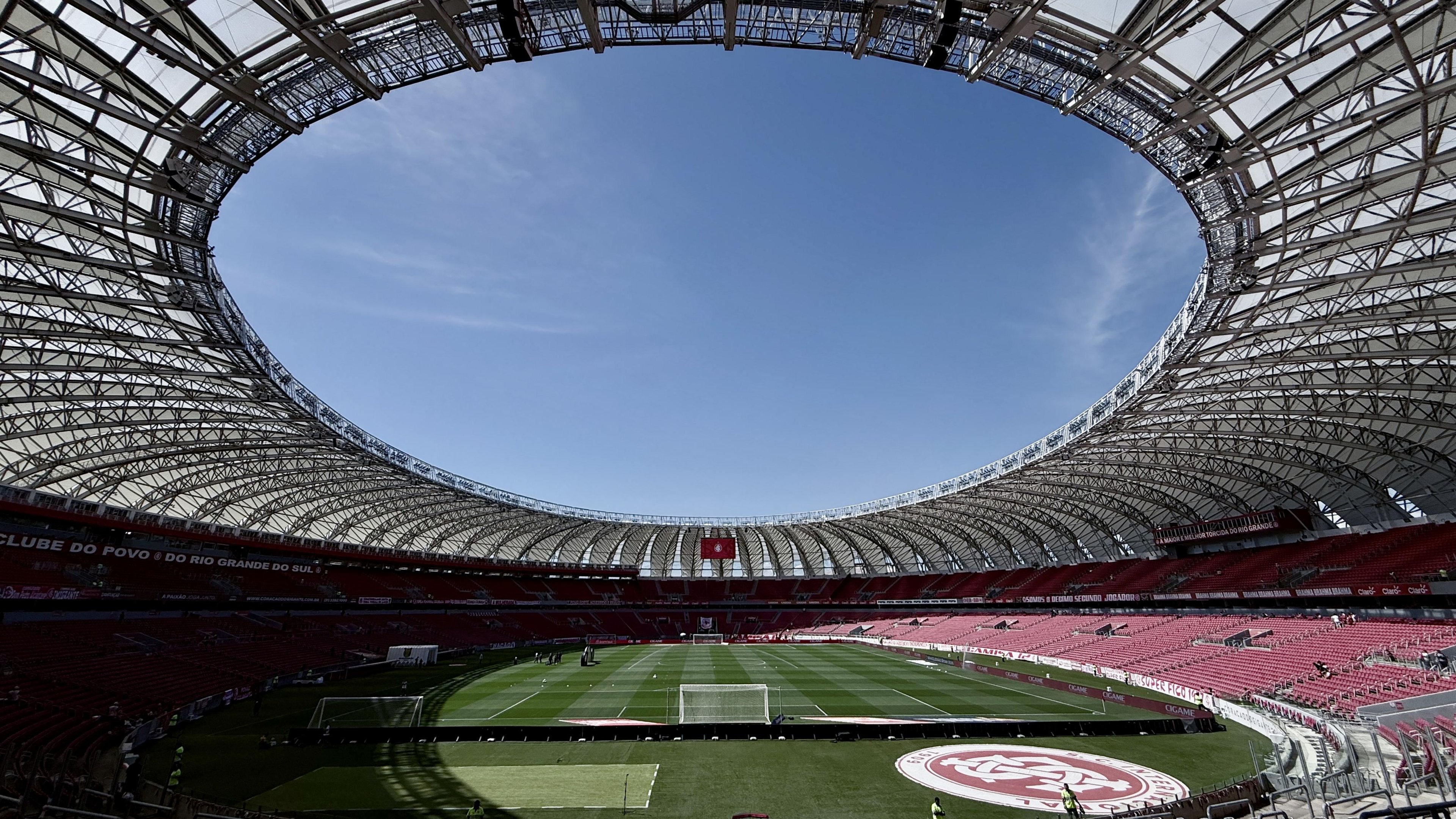 Torcedores do Inter protestam no estacionamento do Beira-Rio ap&oacute;s nova derrota no Brasileir&atilde;o; veja v&iacute;deo